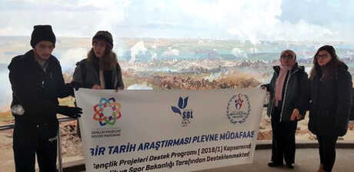 İzmirli Lise Öğrencileri, Bulgaristan\'da \'Plevne Müdafaası\' Belgeselini Çekiyor