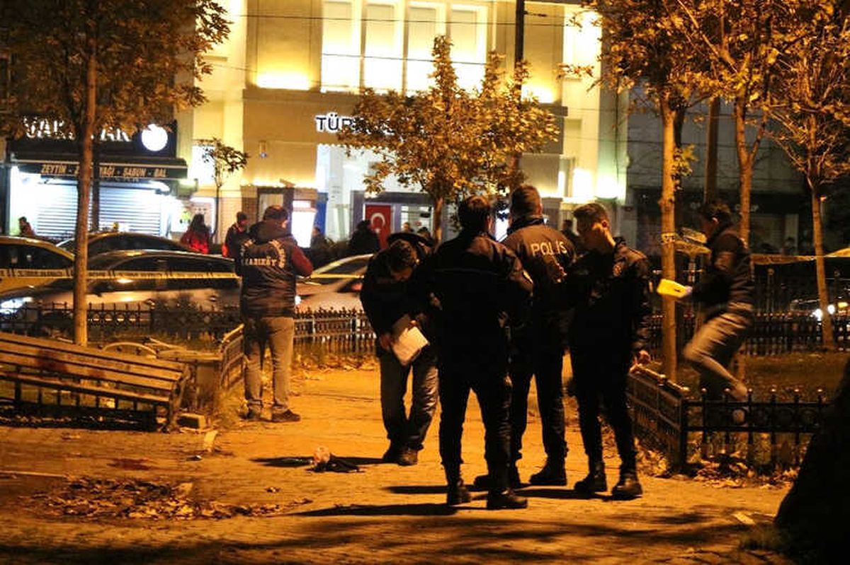 Kadıköy\'de Bıçaklı Kavga: 1 Yaralı