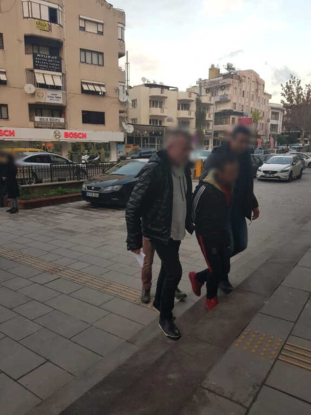 Kuşadası\'nda 3 Ayrı Suçtan Aranan Zanlı Yakalandı