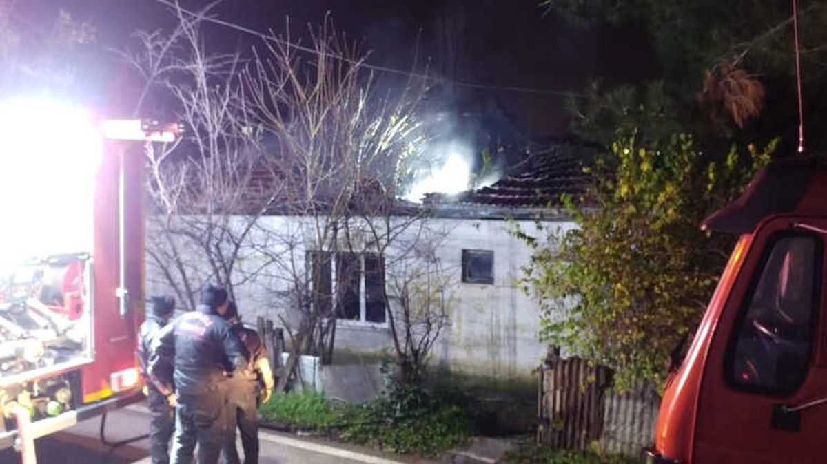 Metruk Binada Çıkan Yangın İtfaiyeyi Harekete Geçirdi