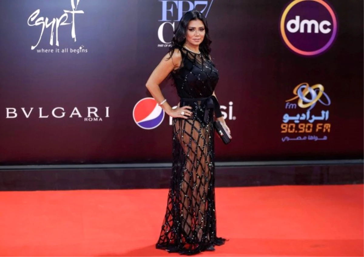 Mısırlı Oyuncu Rania Youssef\'e Elbisesi Yüzünden \'Ahlaksızlık\' Davası