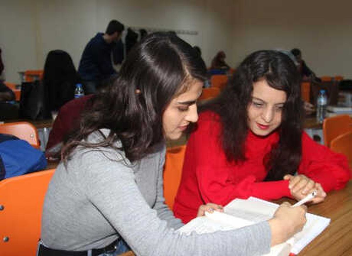 Nazlı, Hayali Olan Üniversitede