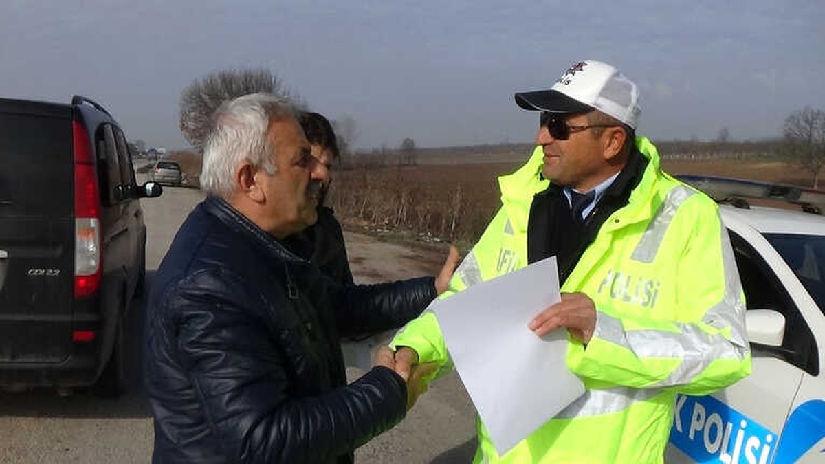 Ceza Yazılan Araçtaki Yolcudan Polise Tepki