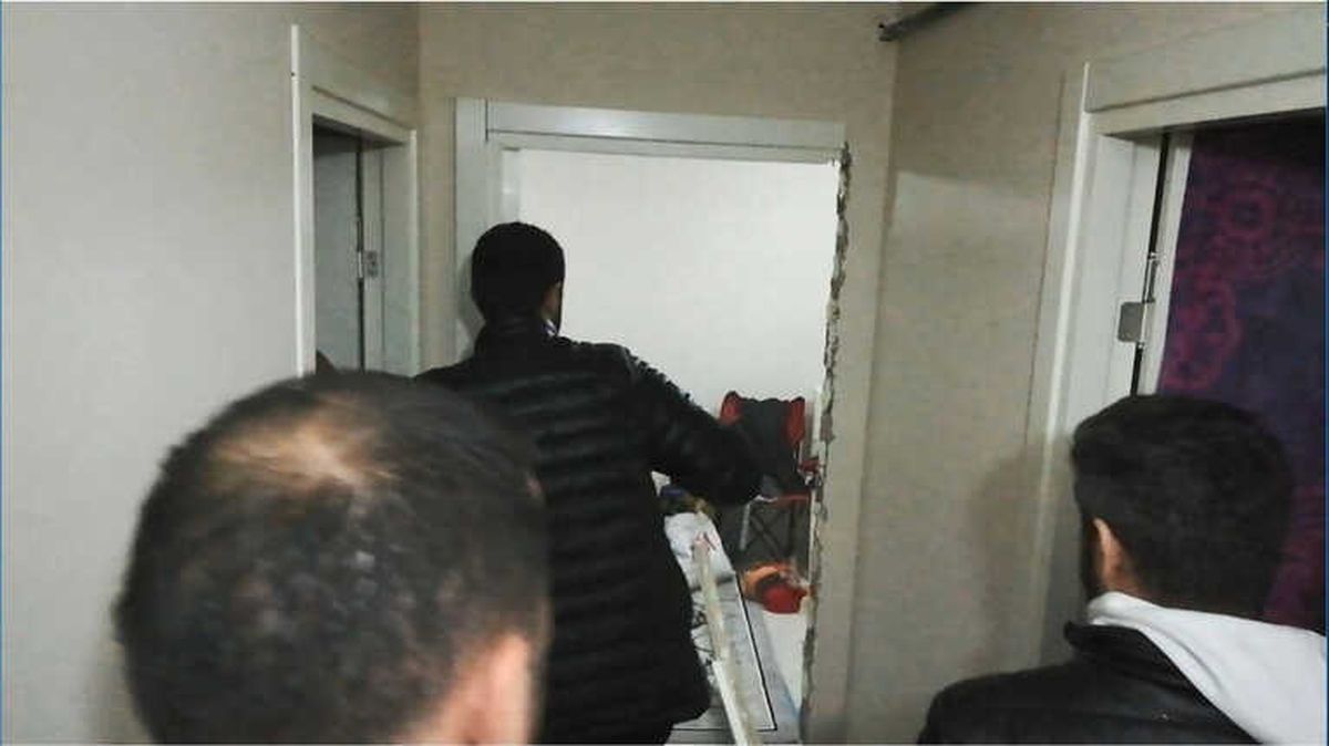 İstanbul\'da Tamirhaneye Narkotik Baskınından Adeta Cephanelik Çıktı