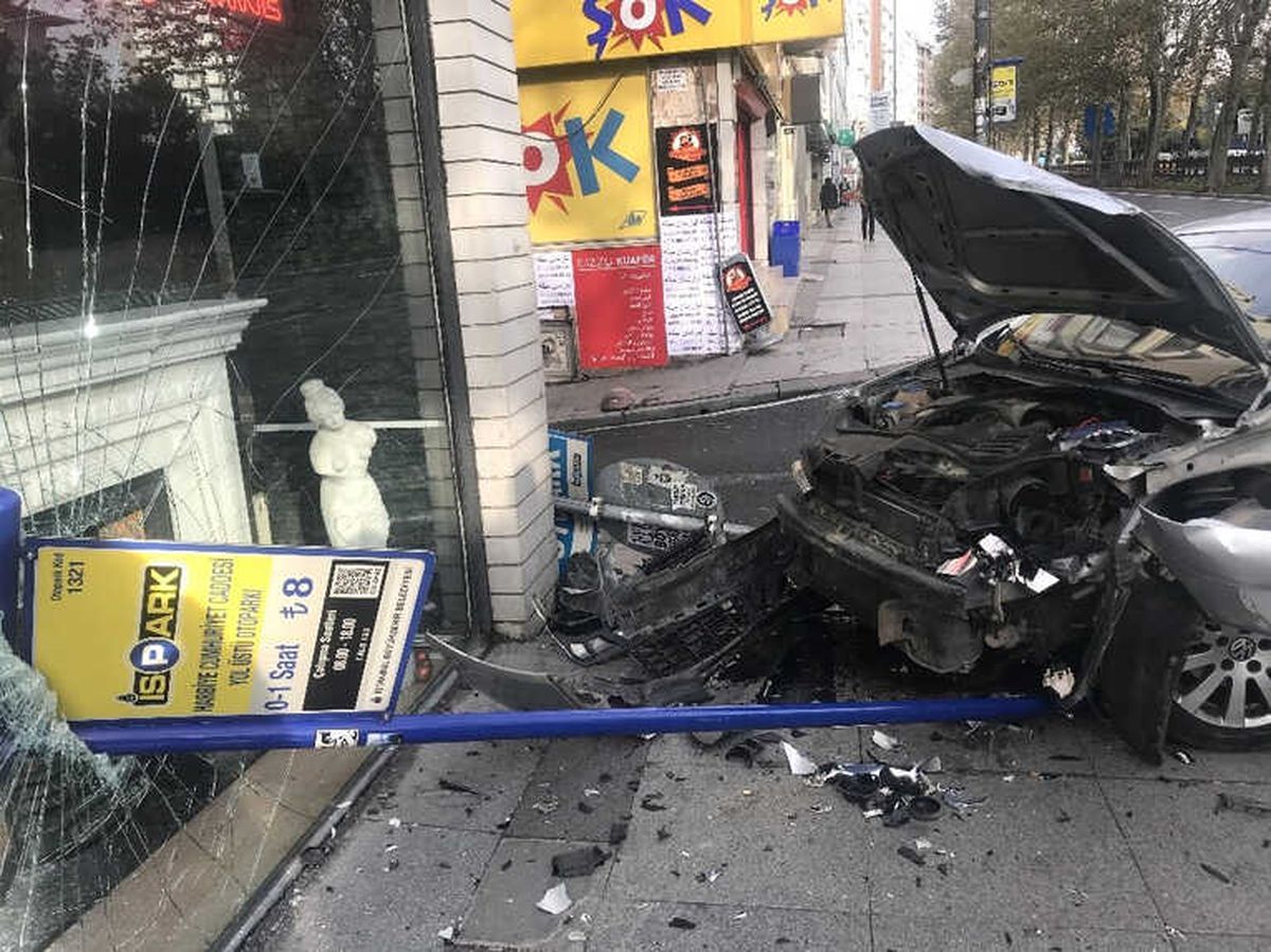 İstanbul\'un Göbeğinde Alkollü Sürücü Ortalığı Birbirine Kattı