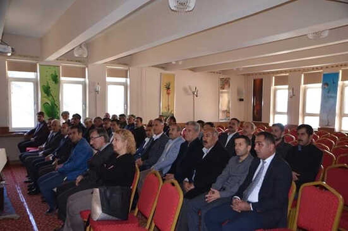Şemdinli Kaymakamı Türkman Muhtarlarla Bir Araya Geldi