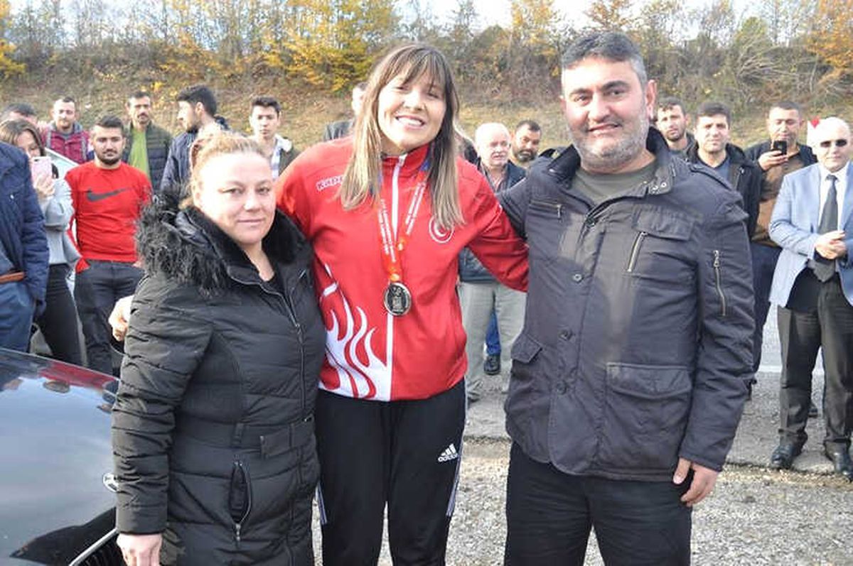 Şennur Demir Memleketinde Coşkuyla Karşılandı
