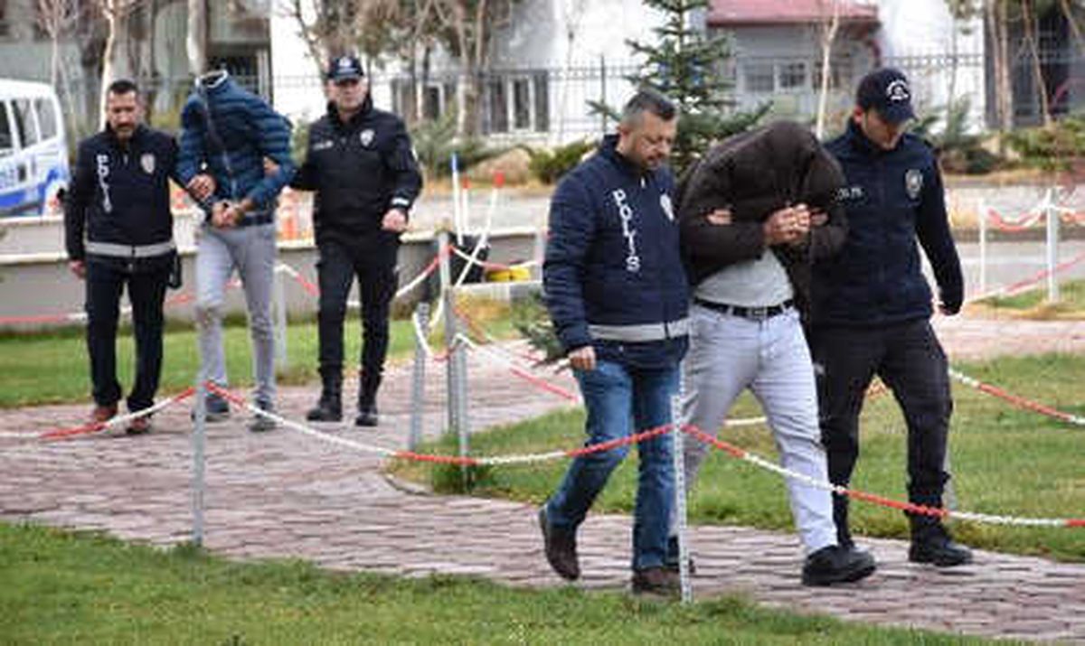 Sivas\'ta, Kadını Otomobile Zorla Bindirmeye Çalışanlar Adliyede