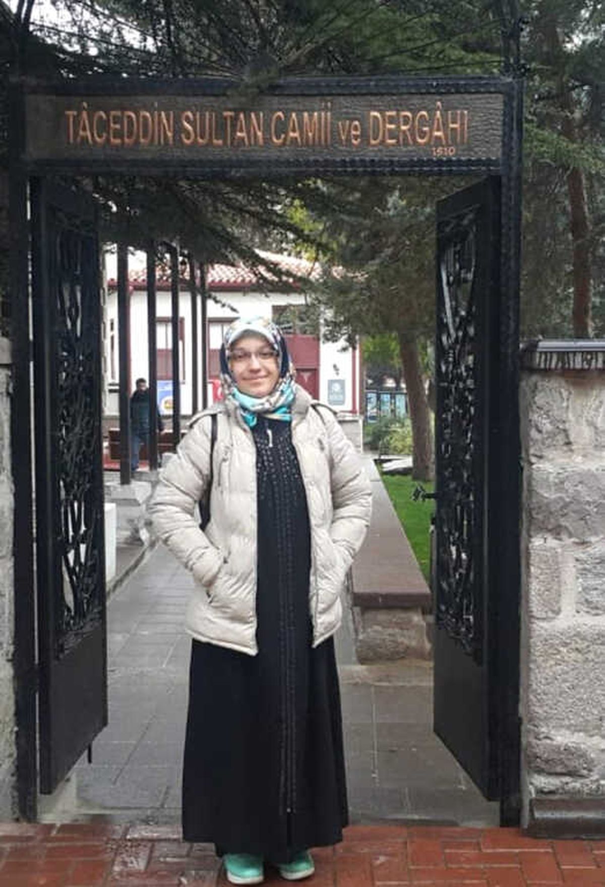 Üzerine Yıkılan Demir Kapı, Genç Kızın Sonu Oldu