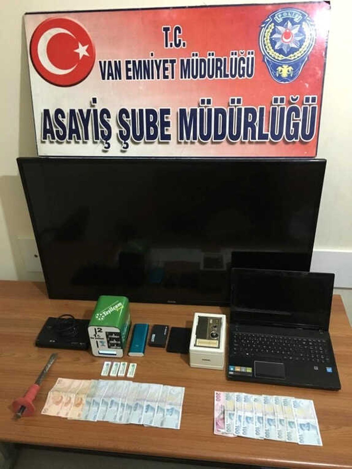 Van\'da Hırsızlık Şüphelileri Yakalandı