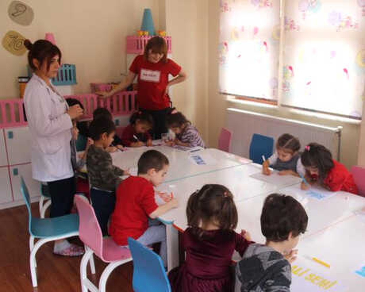 13 Arkadaş, 1 Yılda Biriktirdiği Parayla Kreş Açtı