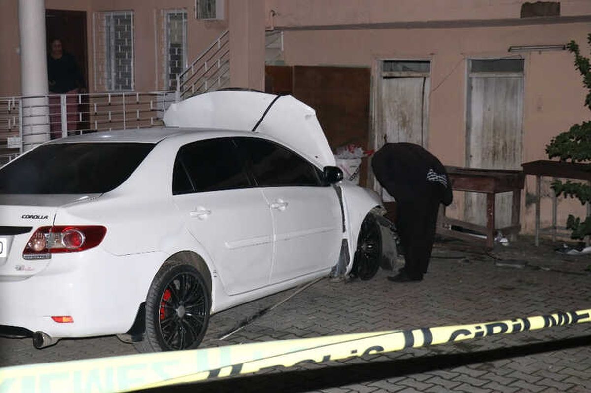 Adana\'da Otomobile Eyp\'li Saldırı