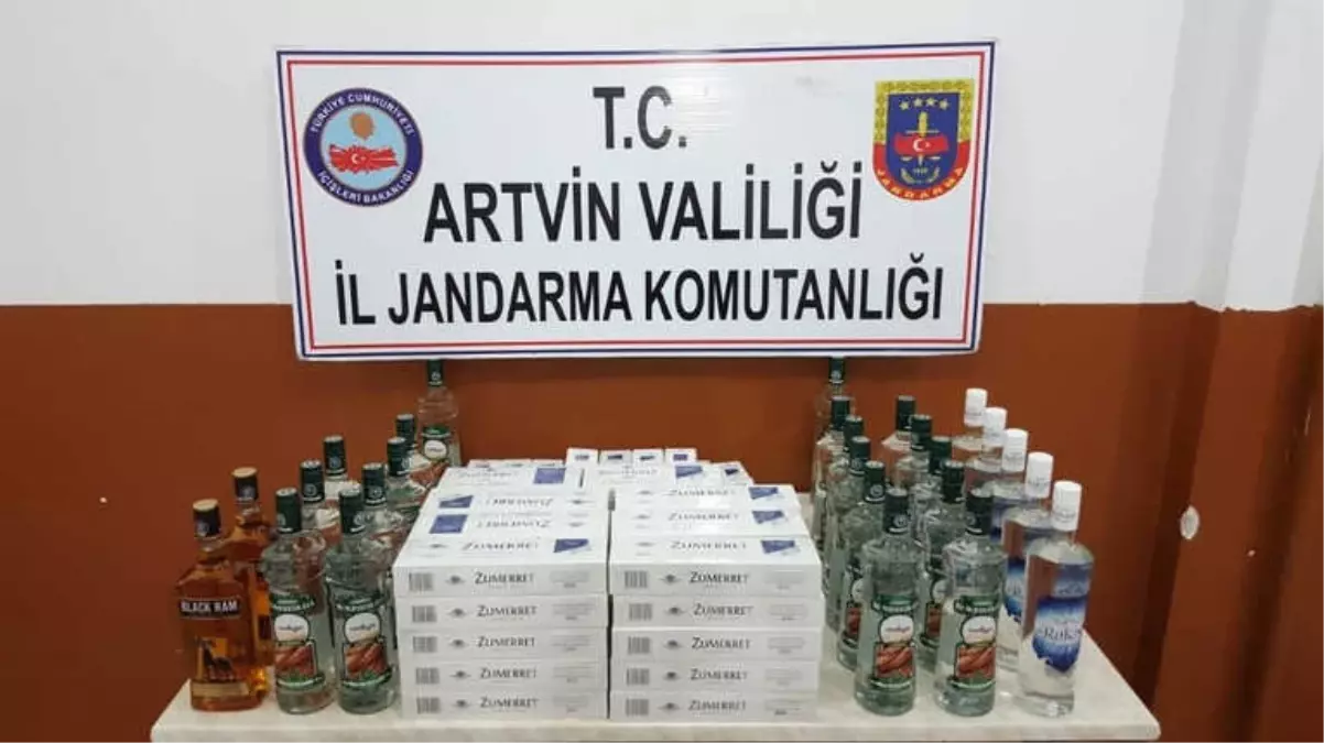 Artvin\'de 600 Paket Kaçak Sigara ve 26 Litre İçki Ele Geçirildi