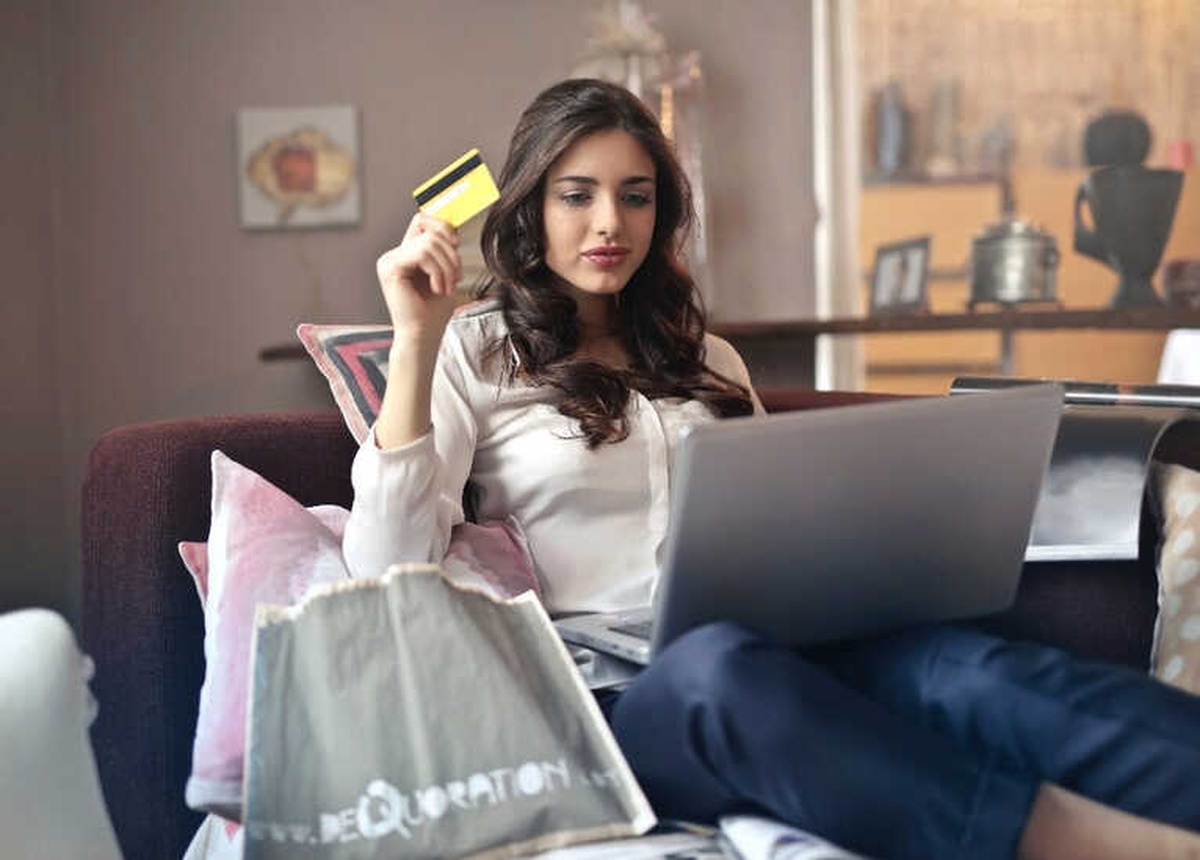 Banka Müşterilerinin Yüzde 48\'i Mobil Bankacılık Uygulaması Kullanıyor