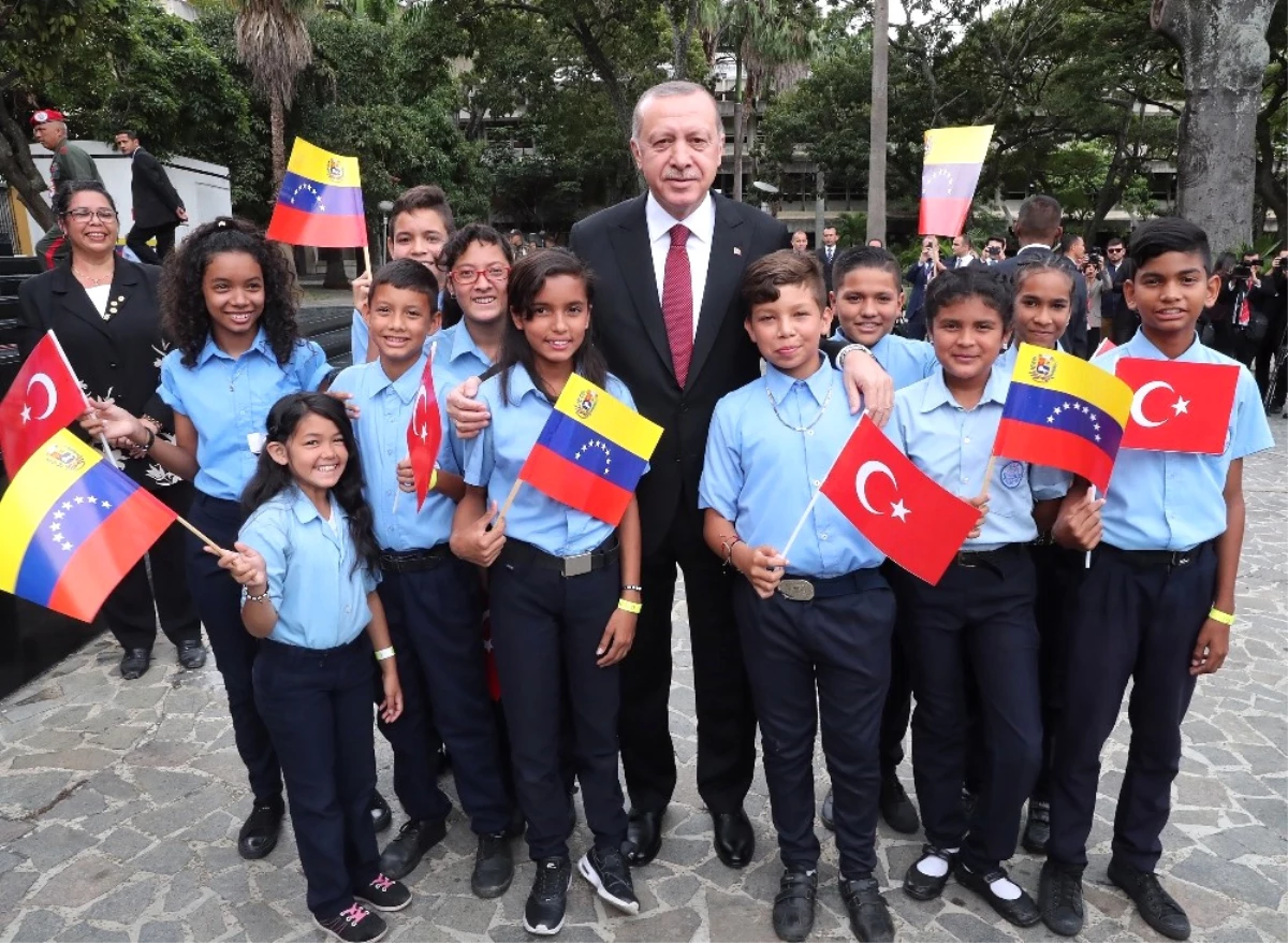 Cumhurbaşkanı Erdoğan, Simon Bolivar Anıt Mezarı\'nı Ziyaret Etti