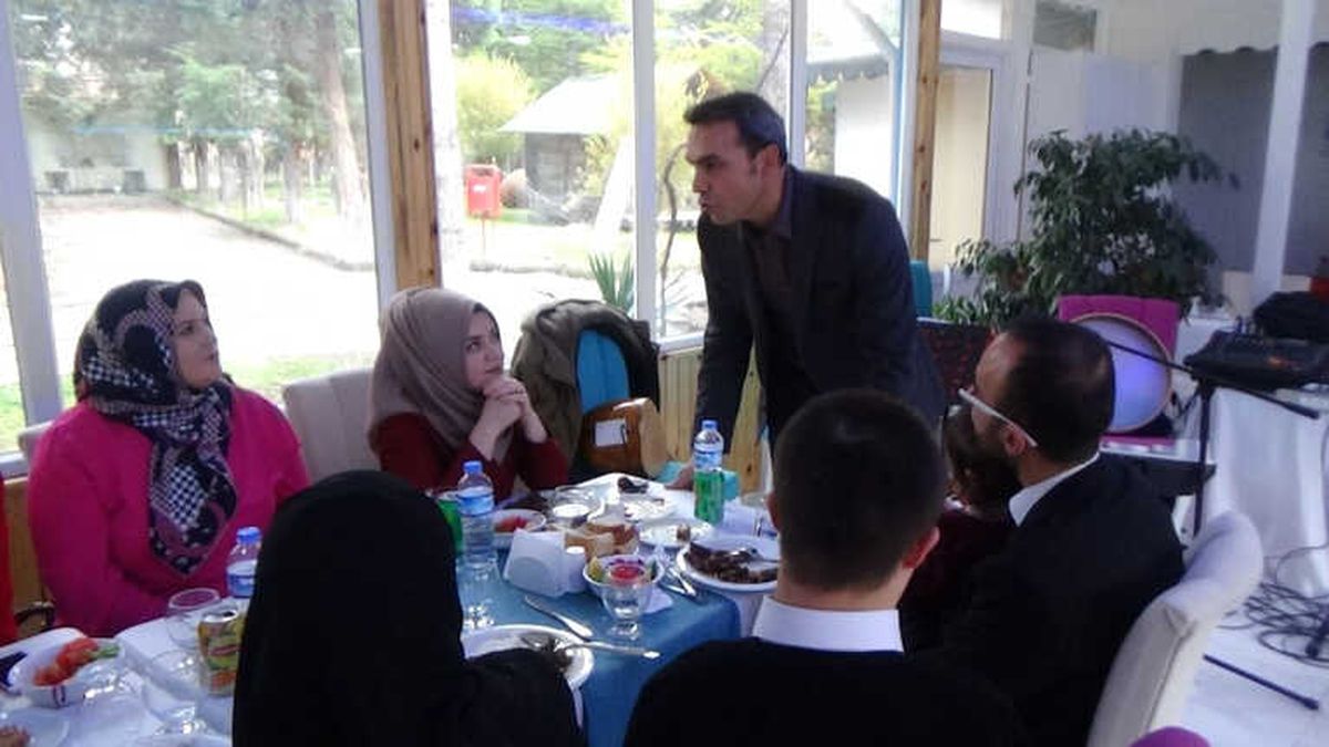 Emet\'te Engelliler, İşaret Diliyle Şarkı Söyledi