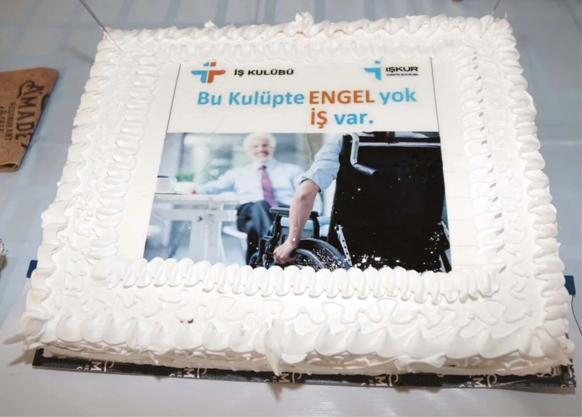 Engelli Kursiyerler İçin Pastalı Kutlama