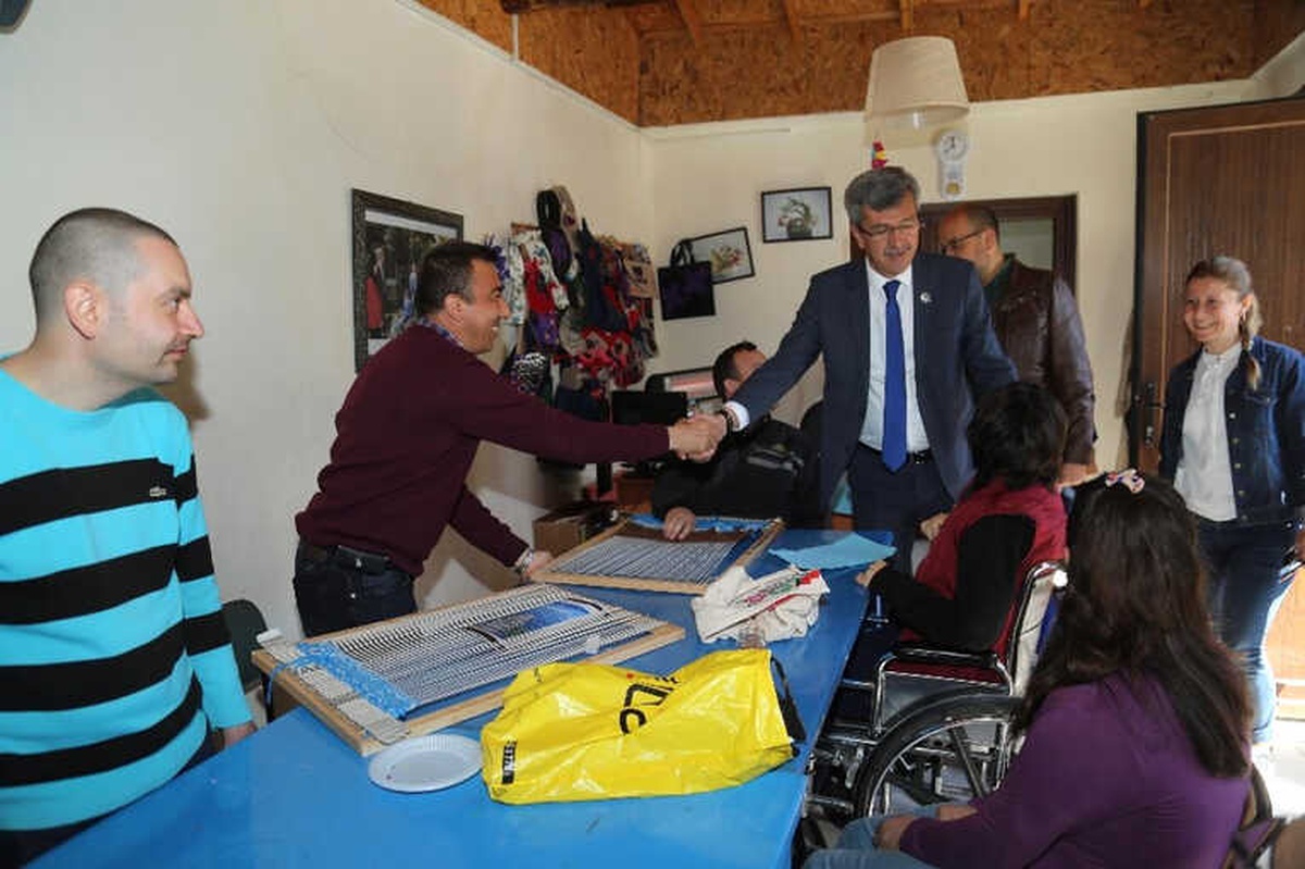 Engelsiz Atölyede Hem Öğreniyorlar Hem Üretiyorlar