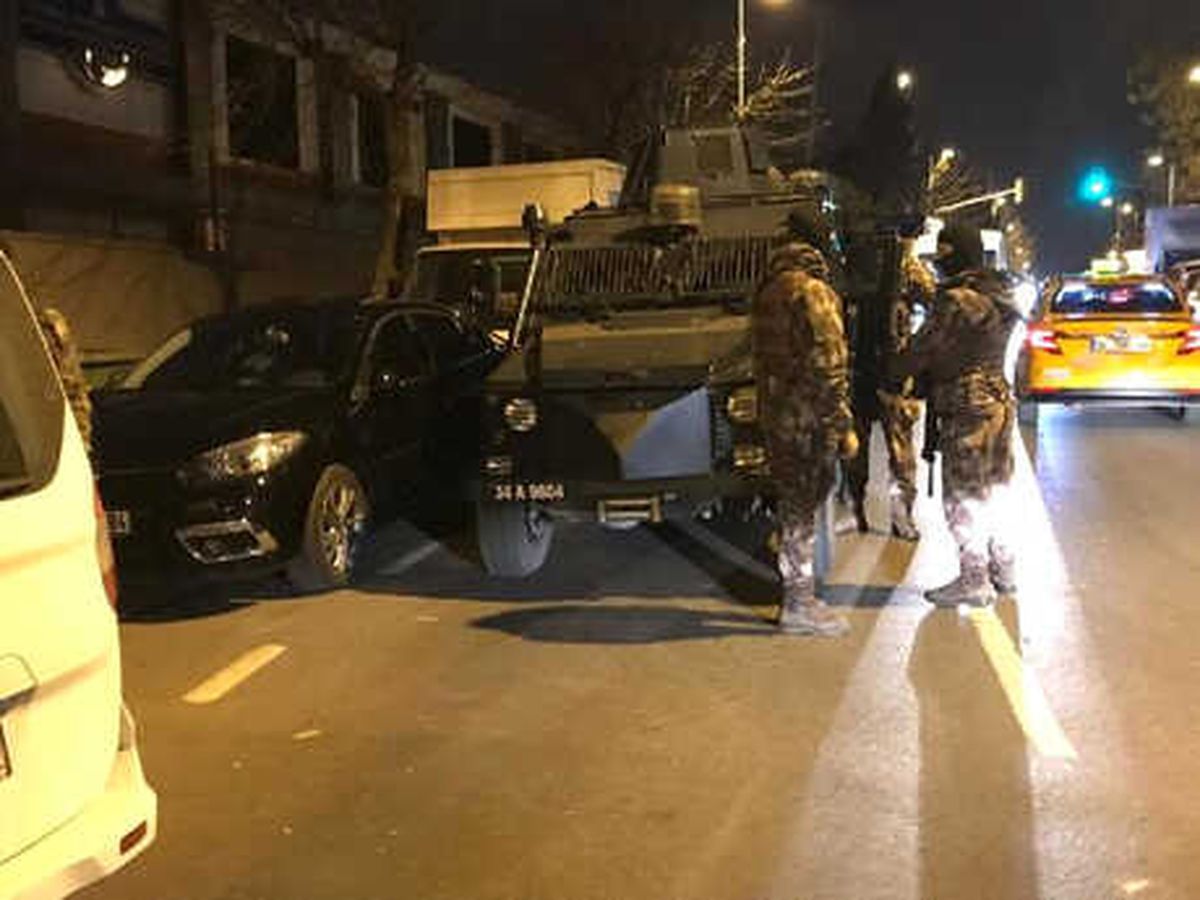 Fatih\'te Silah Sesleri; Özel Harekatçılar Sevk Edildi