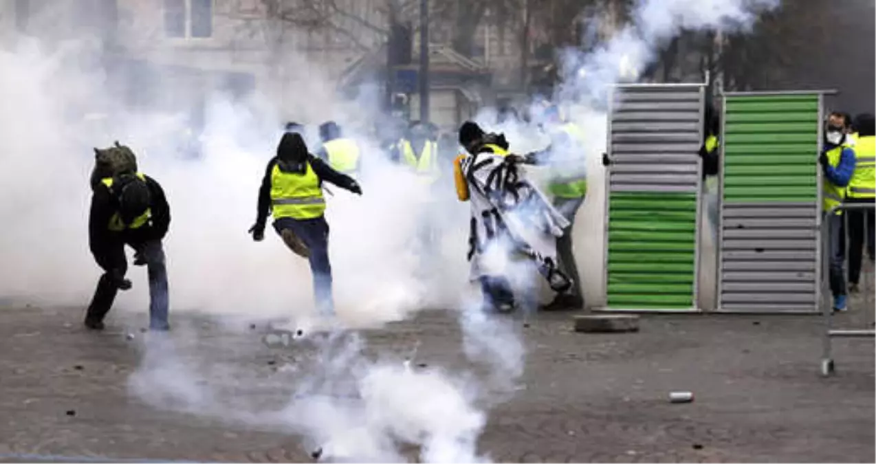 Fransa\'da \'Sarı Yelekliler\' Protestosuna Öğrenciler de Katıldı, Eğitime Ara Verildi