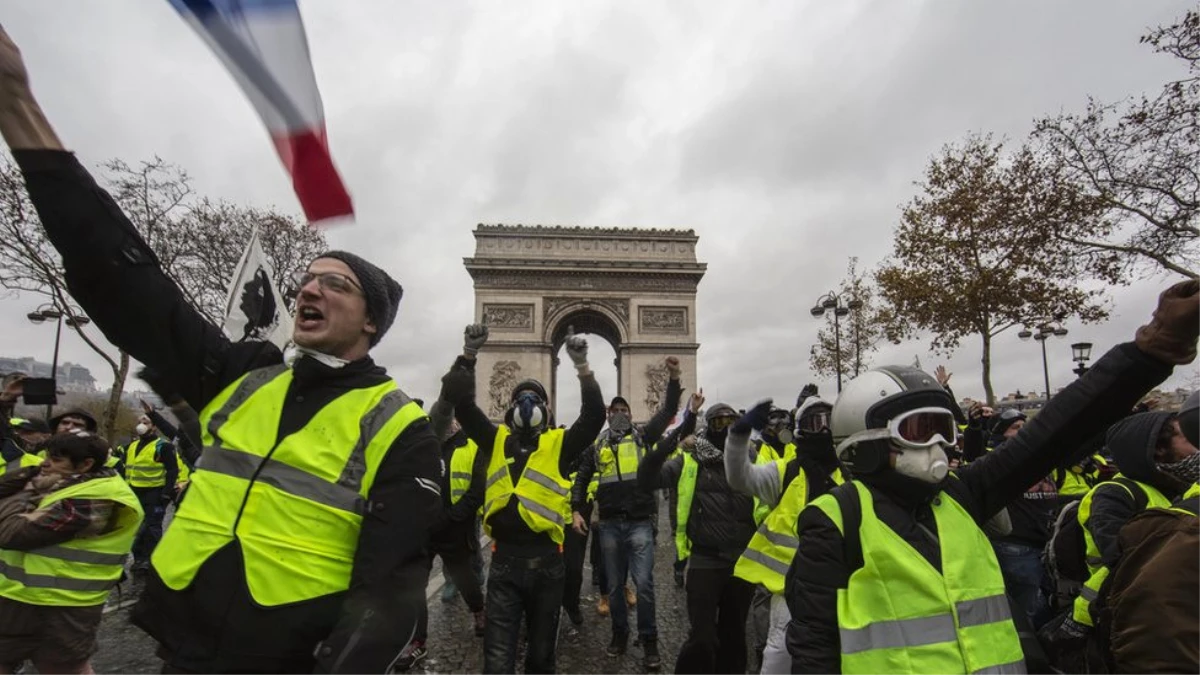 Fransa\'daki Sarı Yelekliler Protestoları Hakkında Neler Biliniyor?