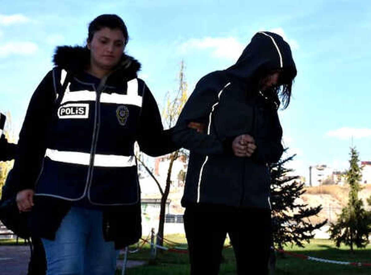 Fuhuşun Şifresi: Koli Geldi