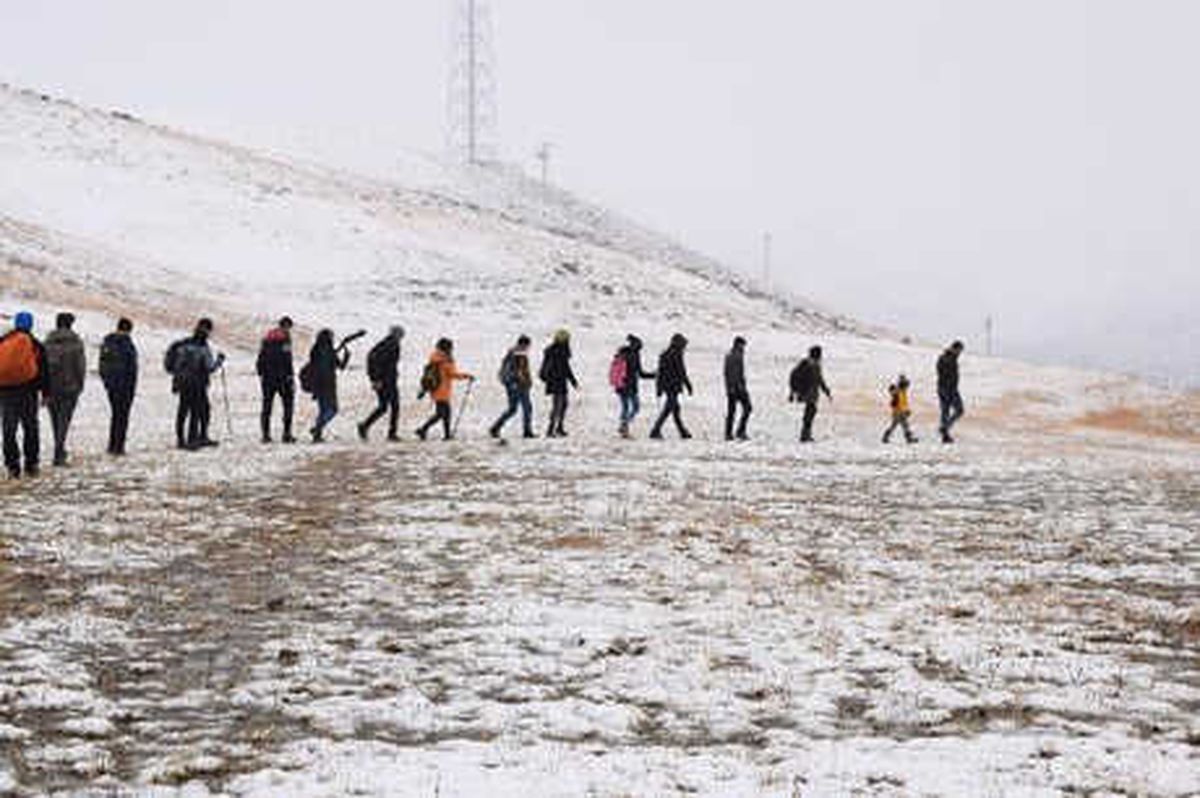 Hakkari\'de Lise Öğrenciler Karlı Yaylalarda Doğa Yürüyüşü Yaptı