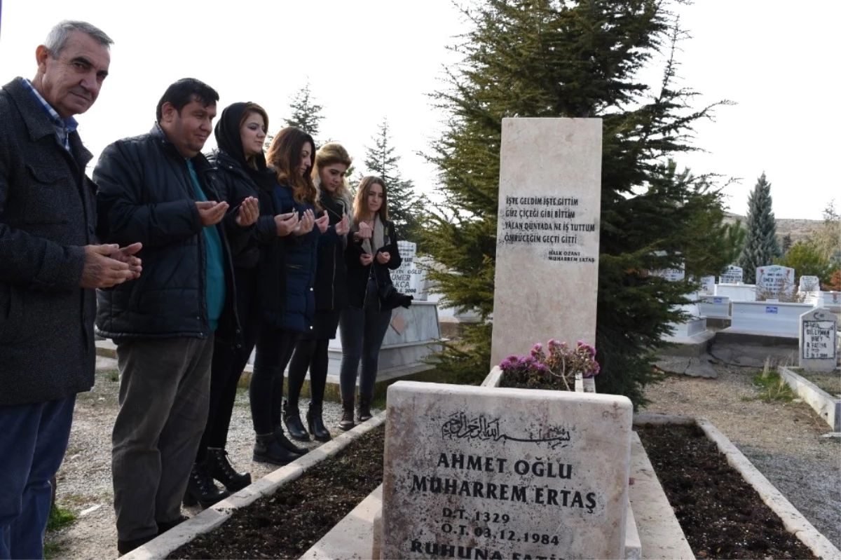 Halk Ozanı Neşet Ertaş\'ın Babası Muharrem Ertaş, Ölümünün 34. Yılında Mezarı Başında Anıldı