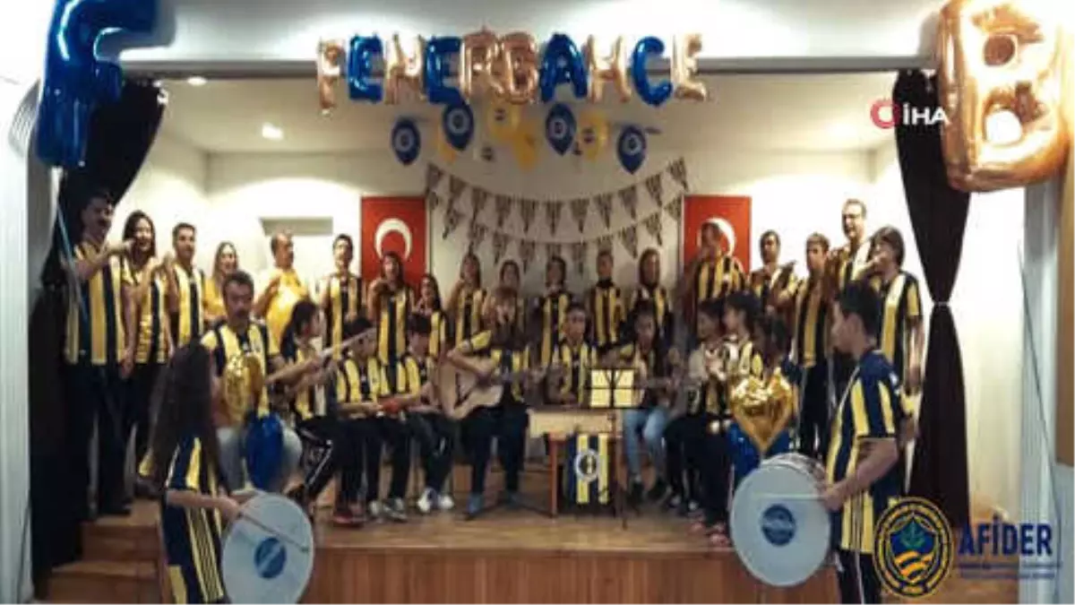 İşitme Engelli Öğrenciler Fenerbahçe Marşı\'nı Hem Çaldı Hem Söyledi