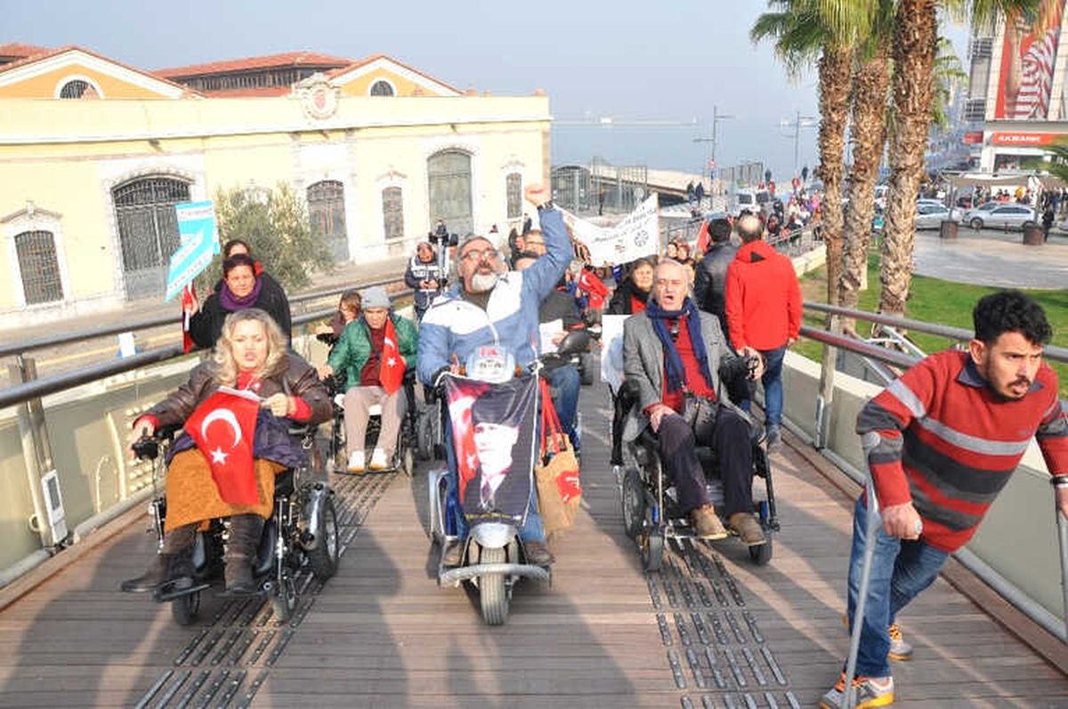 İzmir\'de Engelli Yürüyüşü