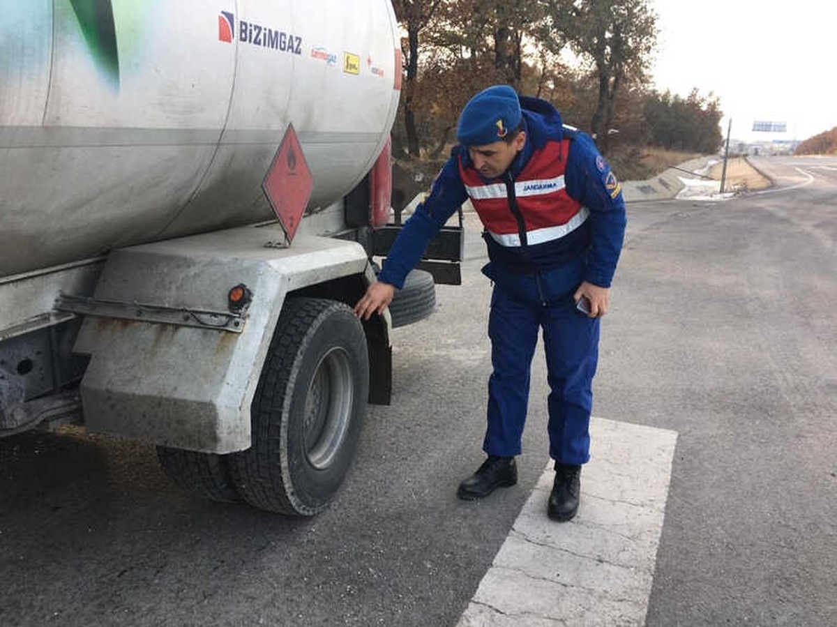 Jandarma Kış Lastiği Denetimlerini Sürdürüyor