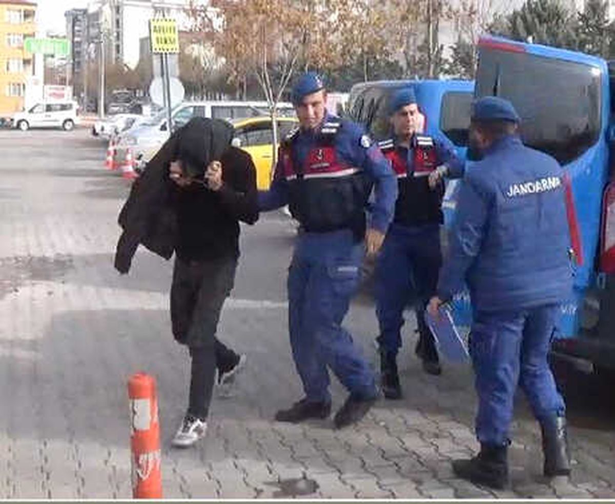 Kamyon Çaldı, Kovalamaca Sonunda Yakalandı