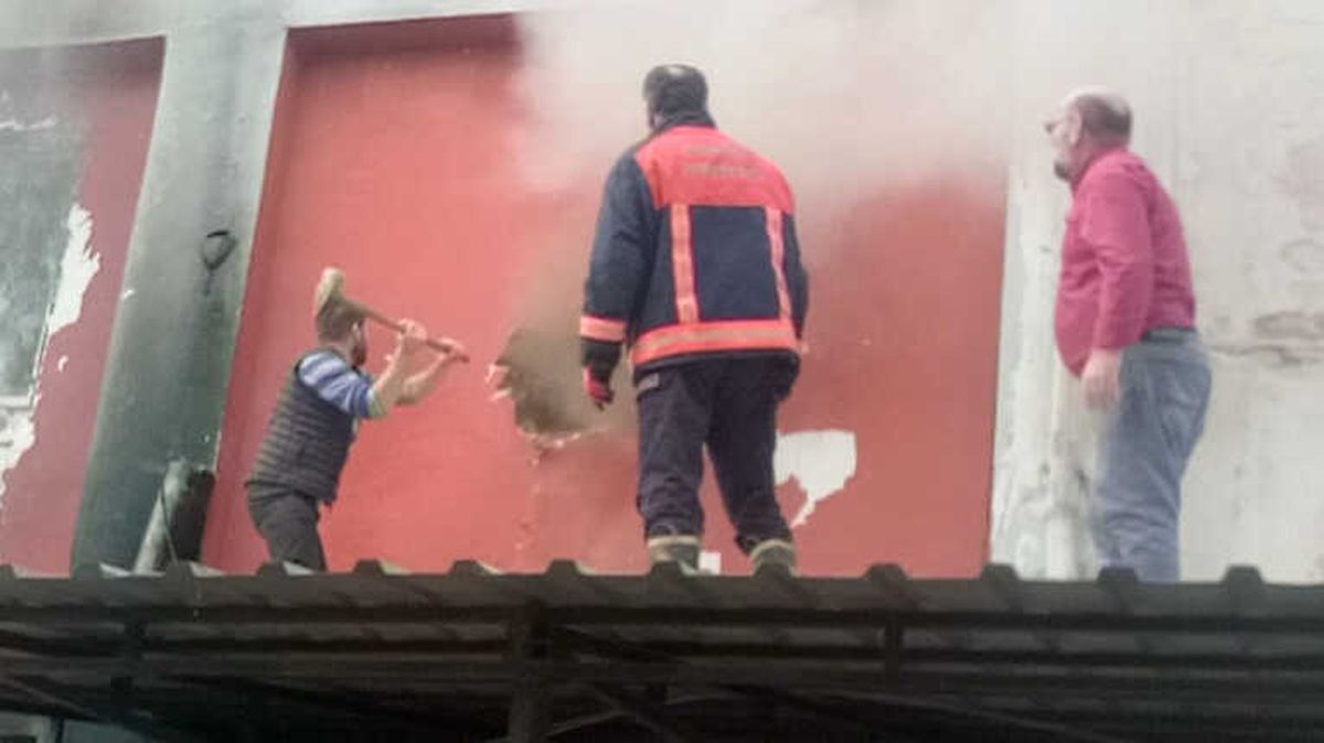 Koltuk İmalathanesinde Yangın Çıktı, 2 İşçi Dumandan Zehirlendi