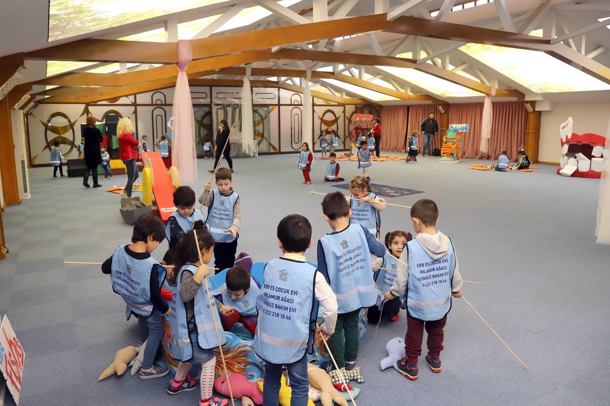 Minikler "Gel Beraber Oynayalım" Dedi