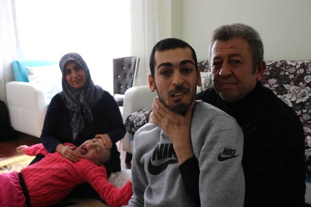 30 Yıldır Engelli Çocuklarına Bakan Örnek Anne ve Baba