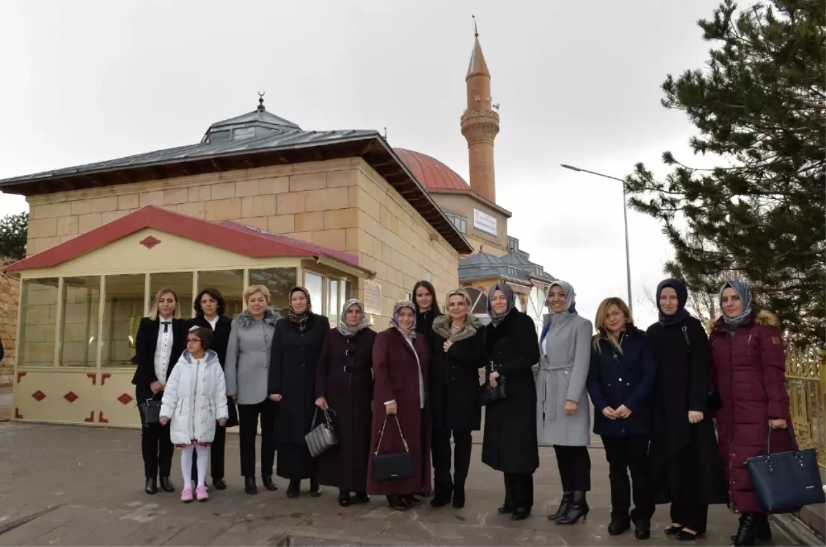 Sibel İnci Memiş Tarihi Mekânları Gezdi