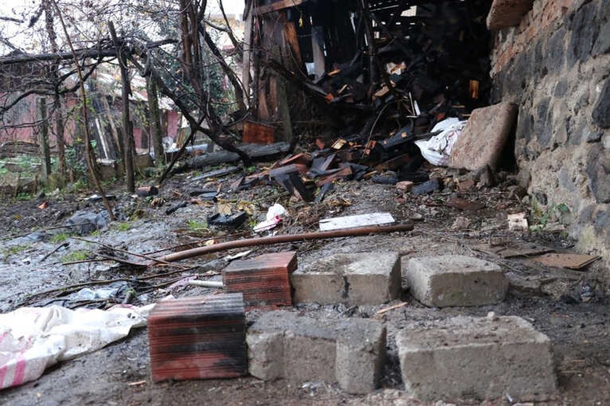 Suriyelilerin Mangal Keyfi İki Evi Küle Çeviriyordu