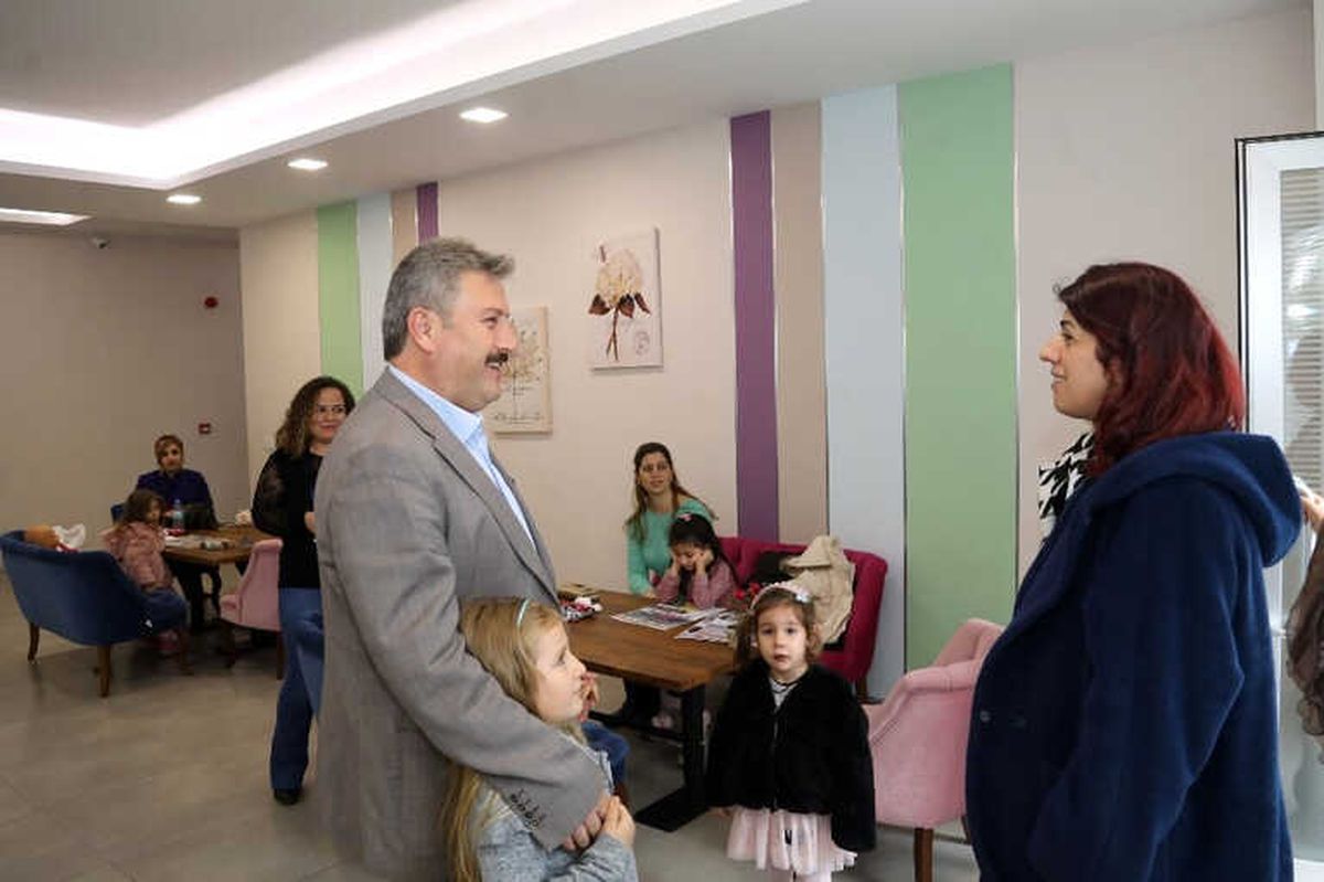 Talas\'ta Çocuklara Eğitim