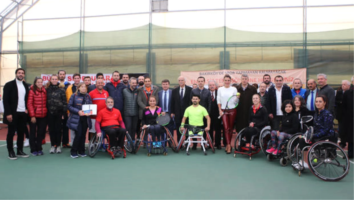 Ünlüler Engelli Tenisçilerle Bir Araya Geldi