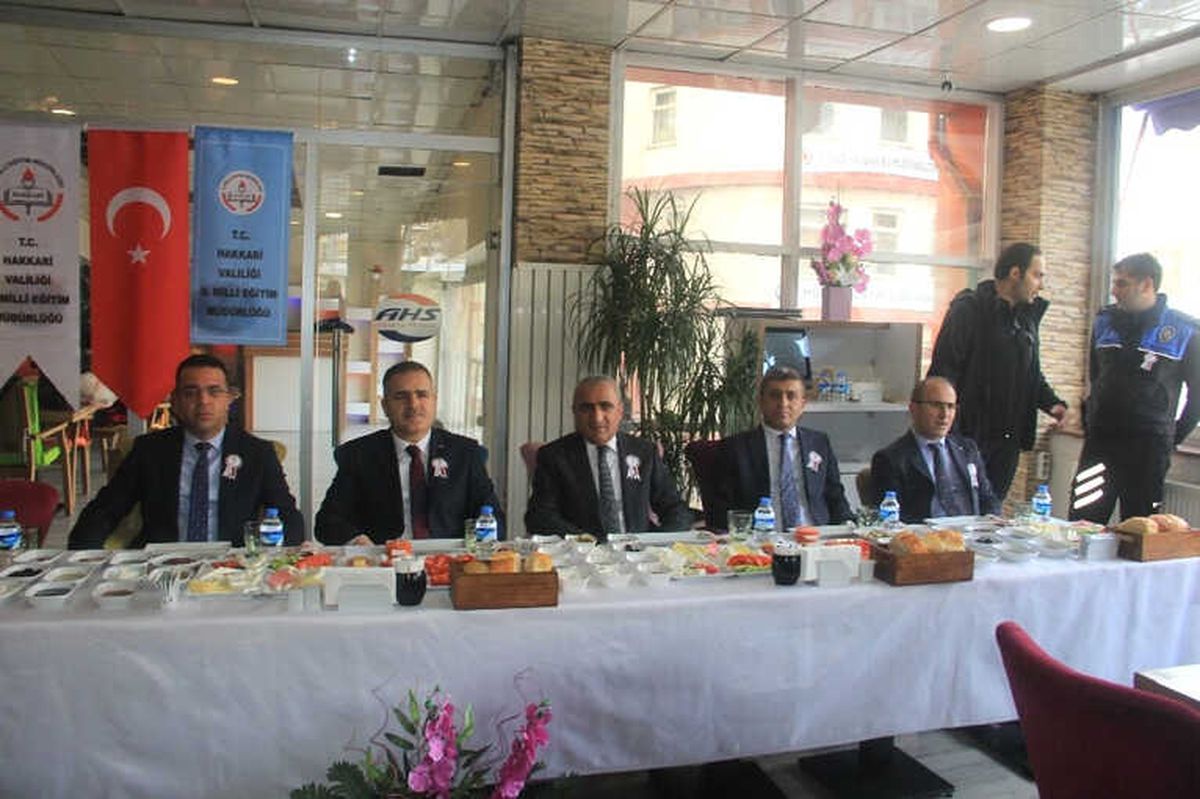 Vali Akbıyık, Engellilerle Bir Araya Geldi