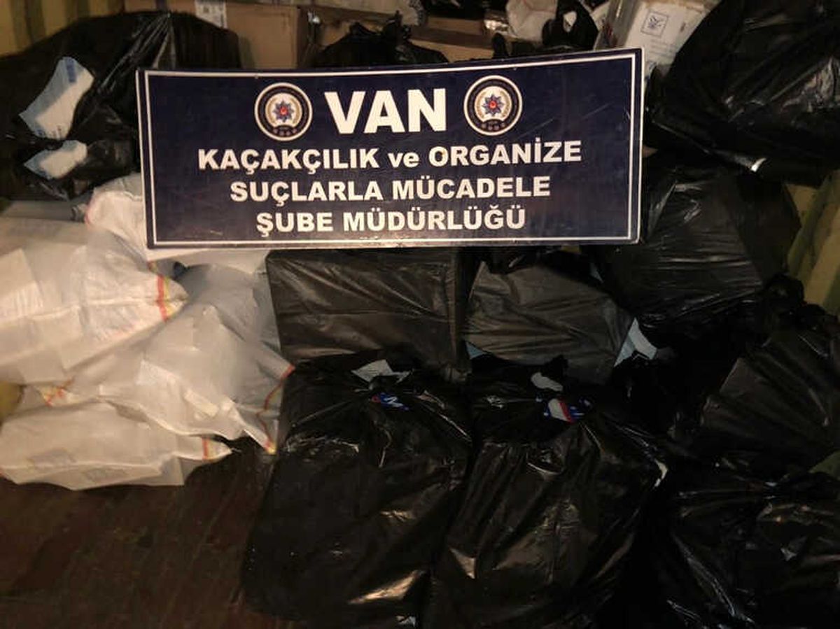 Van\'da 14 Bin 110 Paket Kaçak Sigara Ele Geçirildi