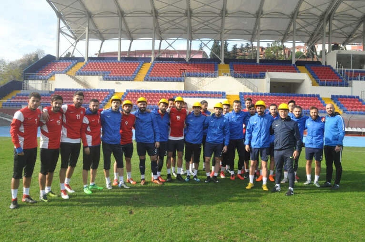 Antrenmana Madenci Baretleriyle Çıktılar