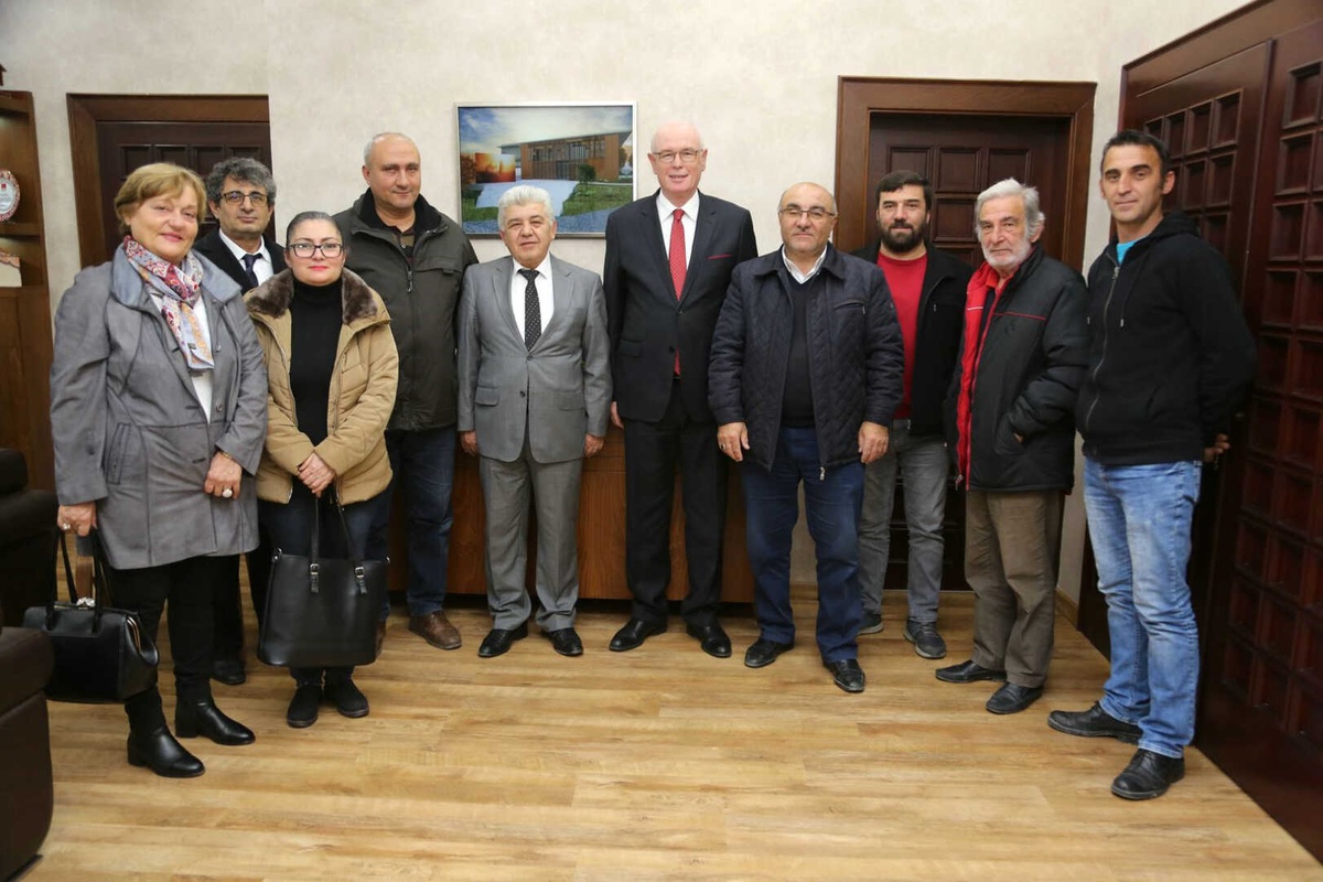 Başkan Kazım Kurt\'a Mahalle Meclislerinden Teşekkür Ziyareti