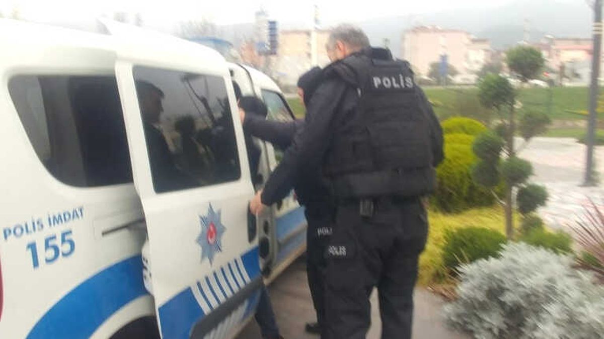 Belediye Binasında Kurusıkı Silahla Ateş Açan Şahıs Paniğe Neden Oldu
