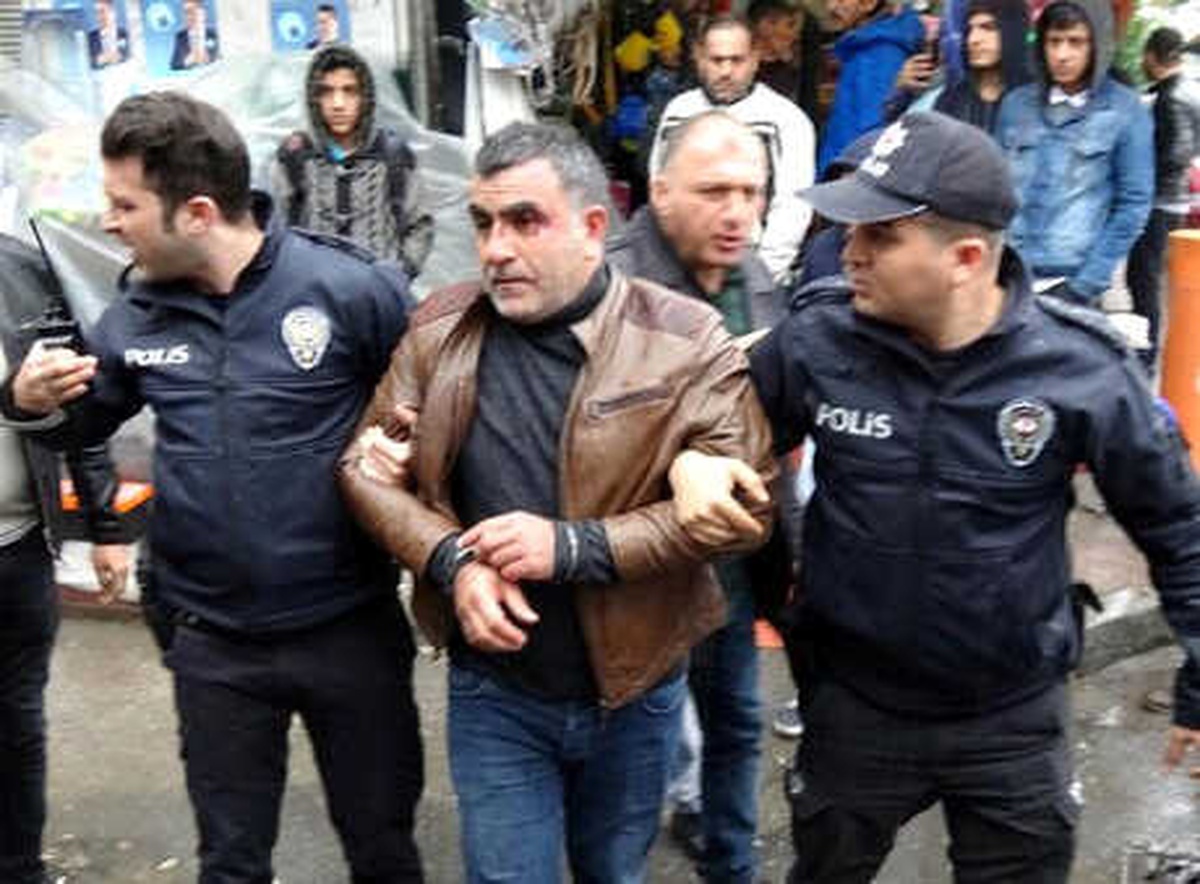 Boşanma Davası Öncesi Aileler Kavga Etti: 1\'i Ağır 3 Yaralı