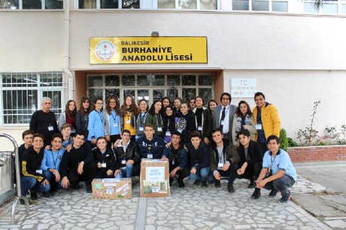 Burhaniyeli Öğrenciler 3 Yılda 6 Bin Kitap Bağışladı