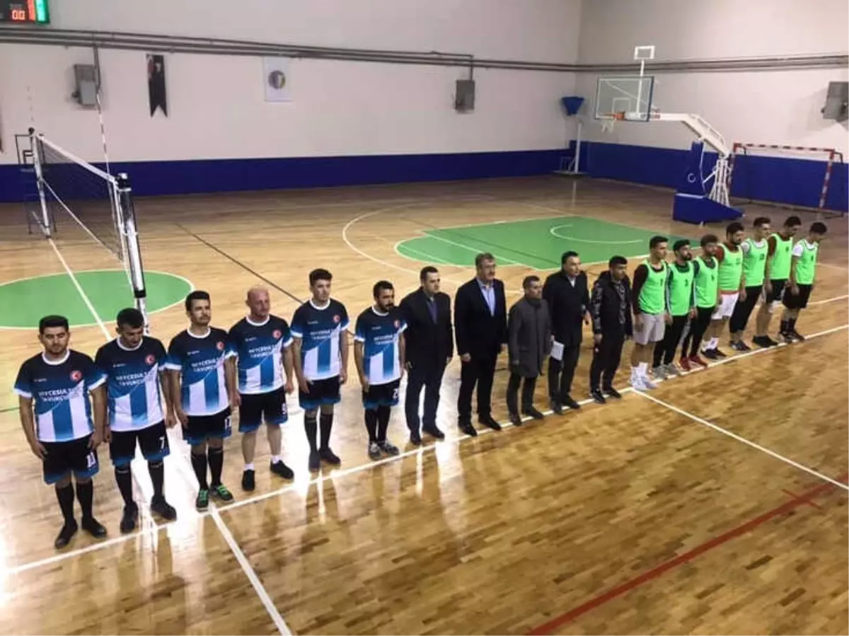 Çivril\'de \'Geleneksel Voleybol Turnuvası\' Başladı