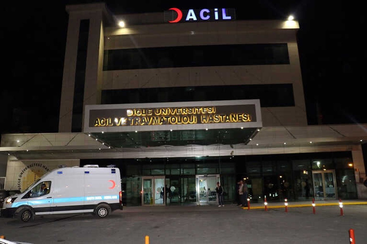 Diyarbakır\'da Sağlık Çalışanları Darp Edildi