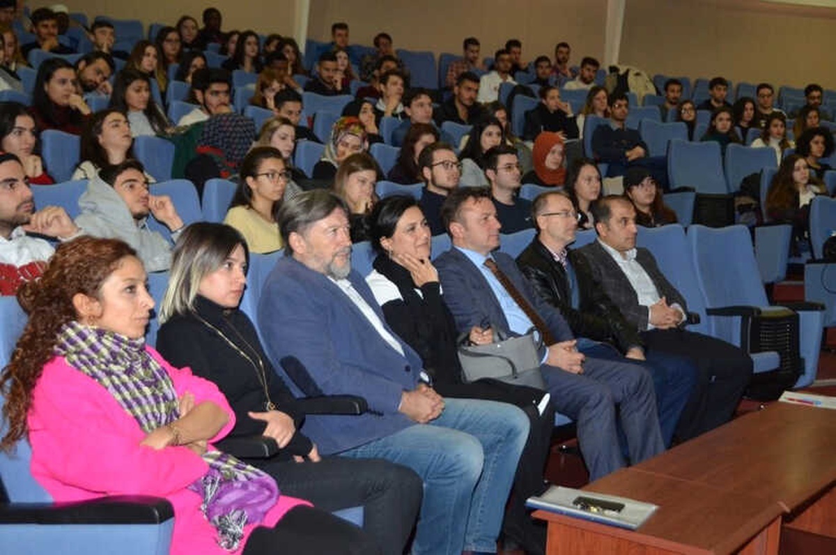 Esogü\'de "Diplomatik Temsilcilerin Yargı Bağışıklığı" Konulu Konferans Düzenlendi