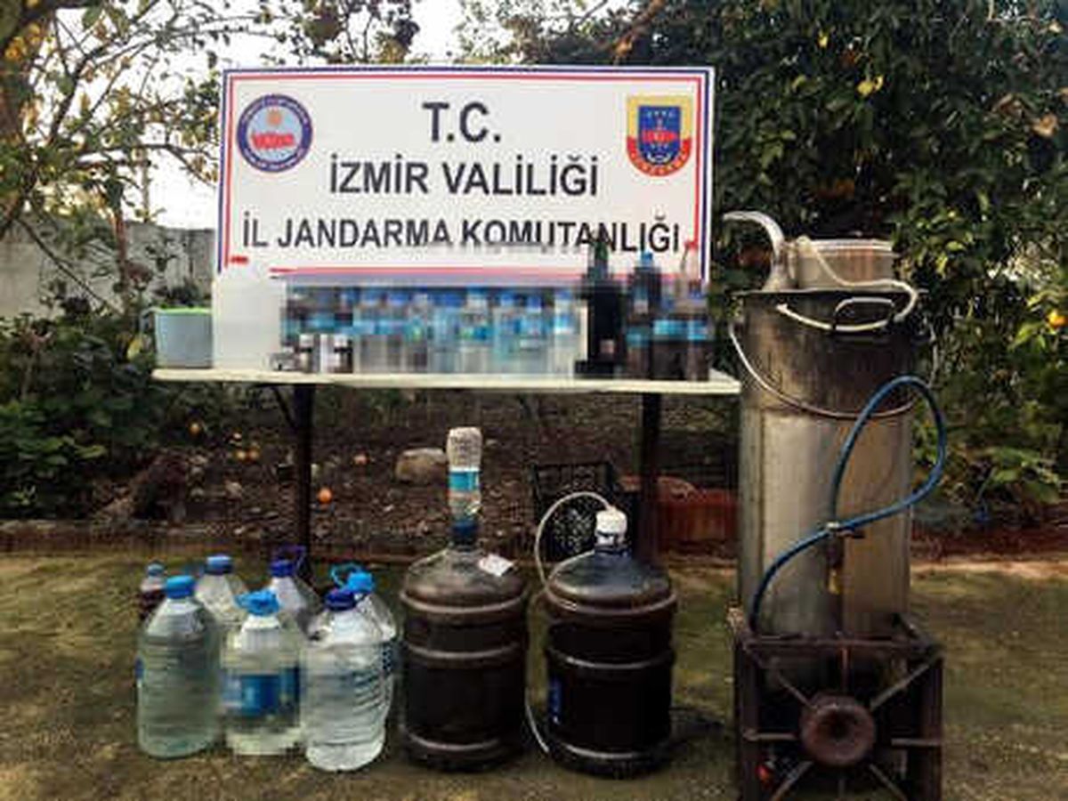 Evde Sahte Rakı Üretip, Kahvede Satan 2 Kişiye Gözaltı